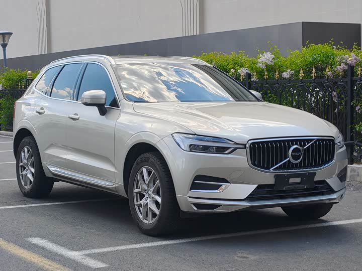 Volvo XC60 2019 T 5 4 WD VI — фото 2
