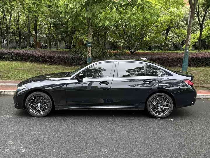BMW 3-Series 2025 330 Li M — фото 13