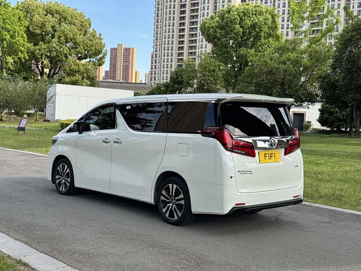 Toyota Alphard — фото 5