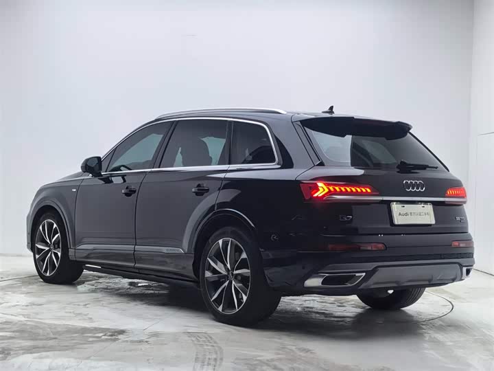 Audi Q7 2023 55 TFSI quattro S line Sport — фото 6