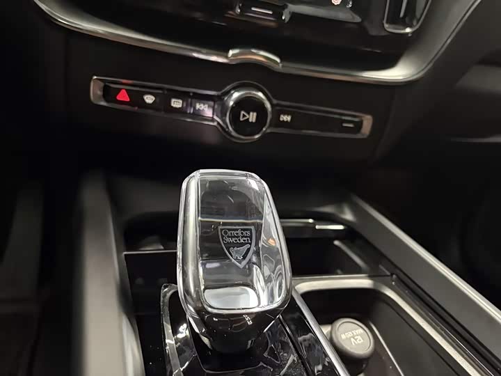 Volvo XC60 2024 B 5 4 WD — фото 14