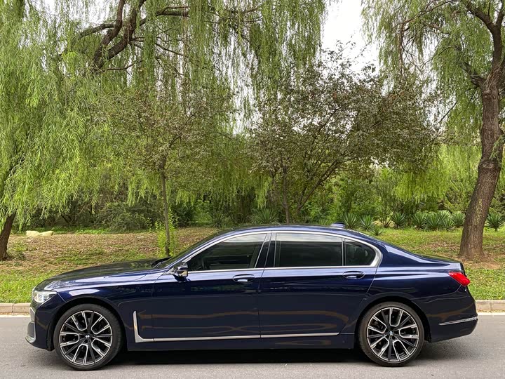 BMW 7-Series 2022 740 Li x Drive — фото 3