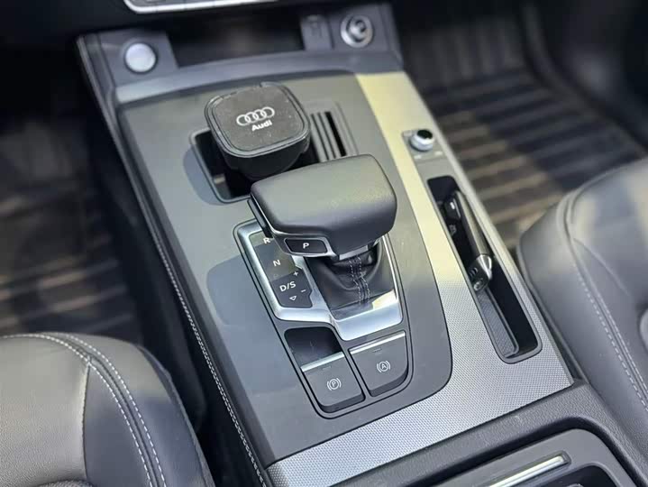 Audi Q5L 2023 40 T — фото 14