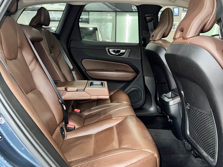 Volvo XC60 2020 T 5 4 WD — фото 16