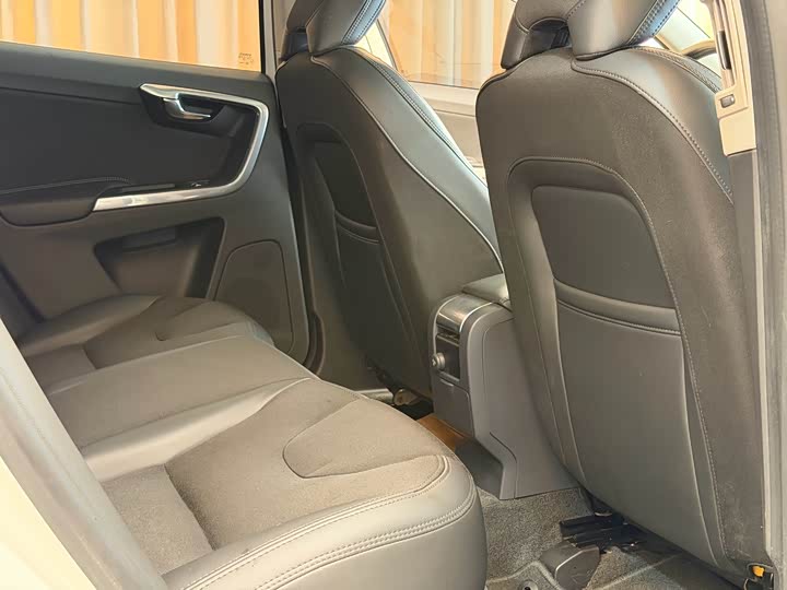 Volvo XC60 2016 T 5 — фото 12