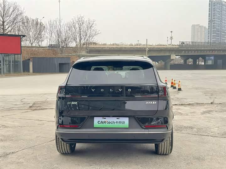 Volvo XC70 Hybrid 2026 2 WD Core — фото 4