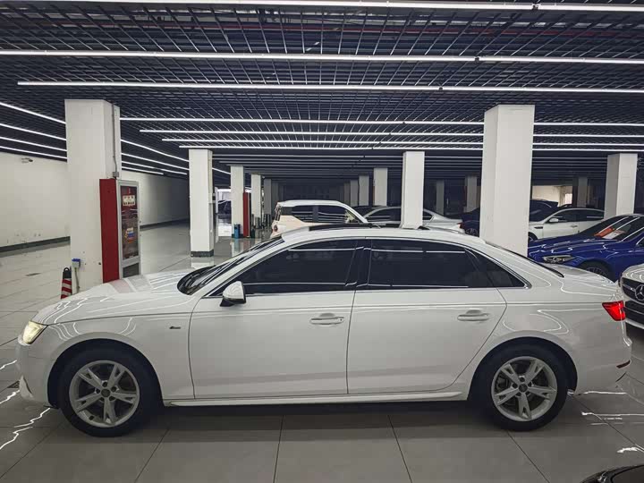 Audi A4L 30 40 TFSI стиль — фото 3