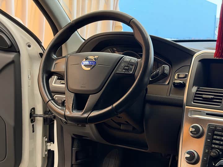 Volvo XC60 2016 T 5 — фото 17
