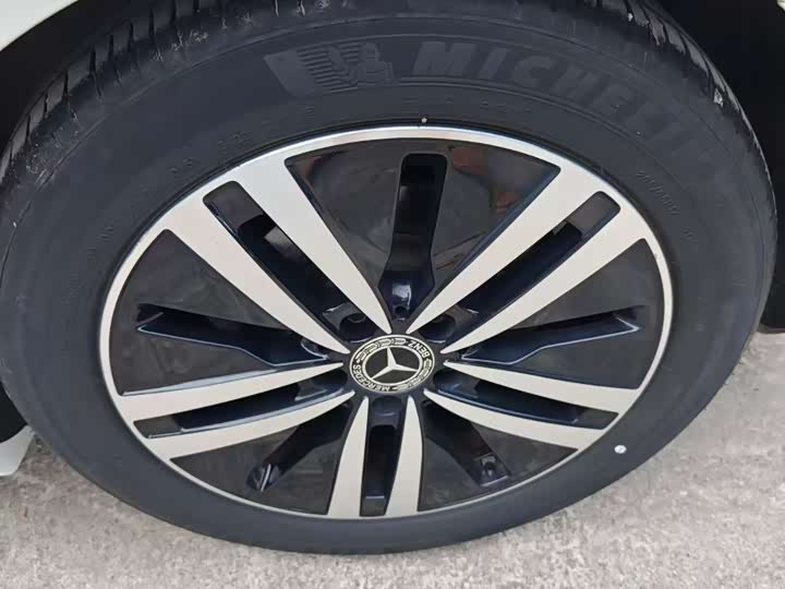 Mercedes-Benz A-Class 2022 A 180 L — фото 5