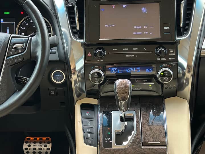 Toyota Vellfire — фото 10