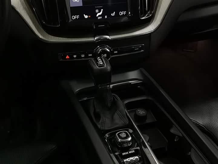 Volvo XC60 2018 T 5 4 WD — фото 13