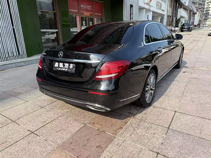 Mercedes-Benz E-Class 2018 E 300 L Luxury — фото 4