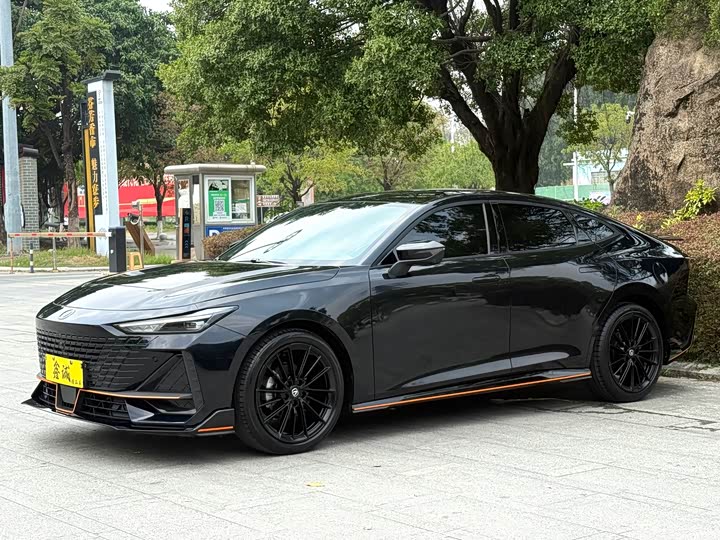 Changan UNI-V 2022 1.5 T — фото 1