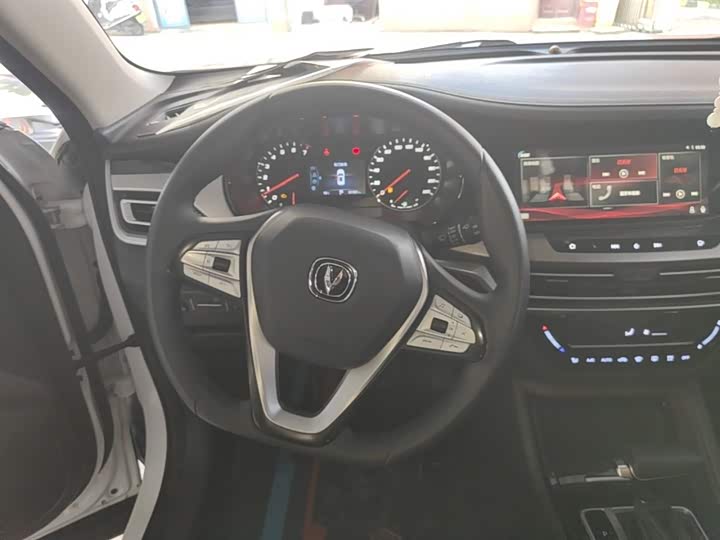 Changan CS35 PLUS 2019 1.6 L AT — фото 11