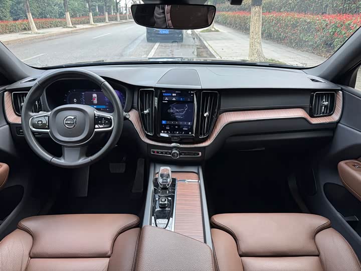 Volvo XC60 2022 B 5 4 WD — фото 14