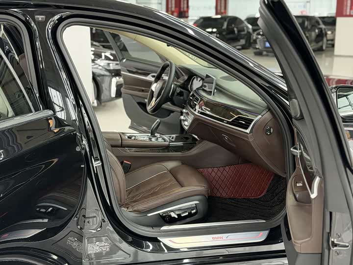 BMW 7 Series 740Li продвинутая — фото 8