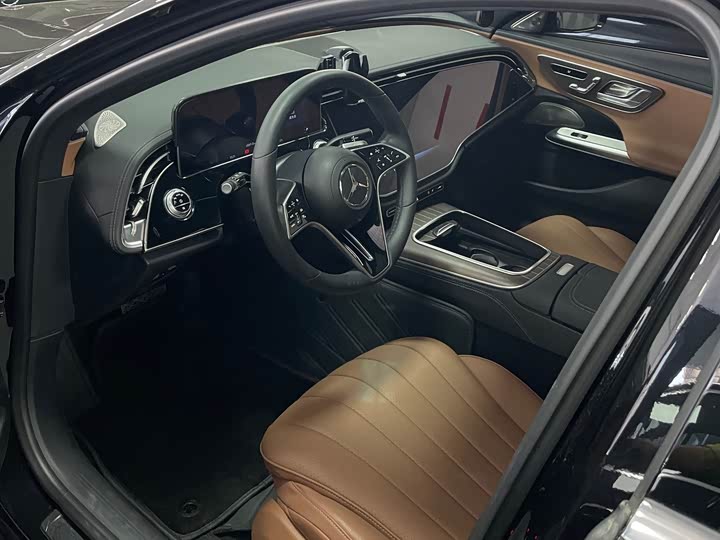 Mercedes-Benz E-Class 2024 E 350 e L — фото 12