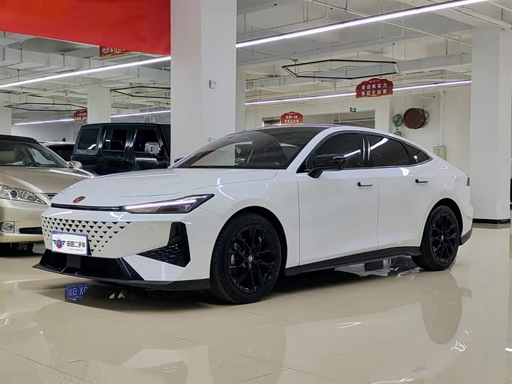 Changan UNI-V 2024 1.5 T Premium — фото 1