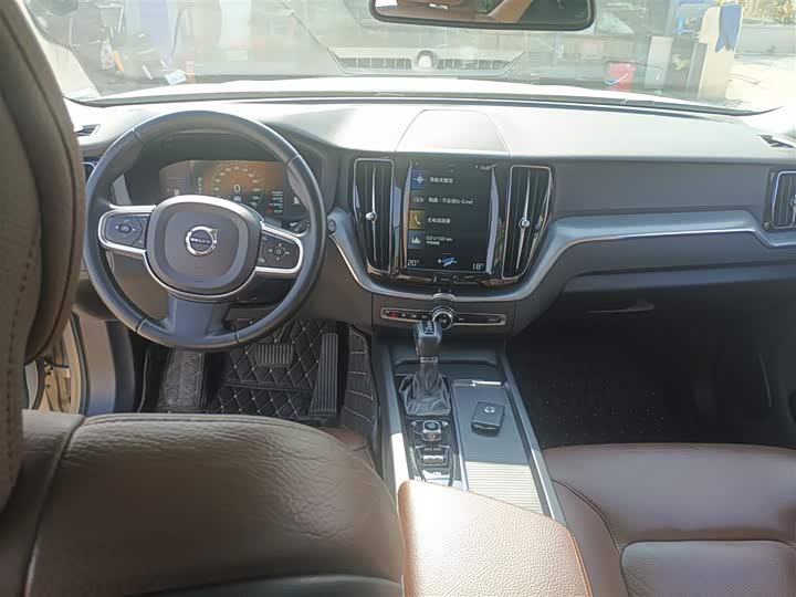 Volvo XC60 2020 T 5 4 WD — фото 3
