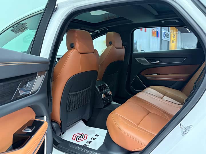 Jaguar XFL 2024 2.0 T P 300 4 WD — фото 9