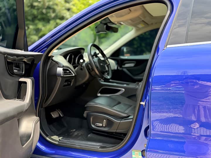 Jaguar F-PACE 2018 2.0 T 4 WD — фото 8