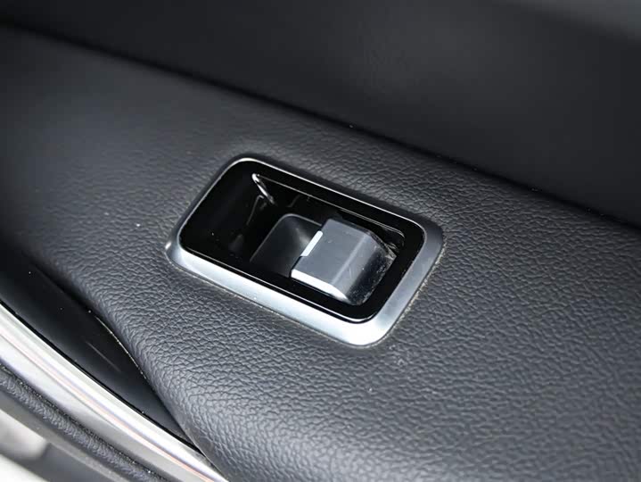 Jaguar XFL 2023 XFL 2.0 T P 200 2 WD — фото 28