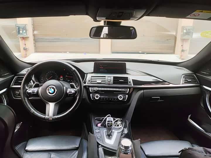 BMW 3-Series 2019 320i MSport — фото 4