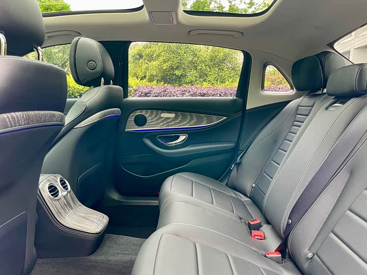Mercedes-Benz E-Class 2022 E 300 L — фото 13