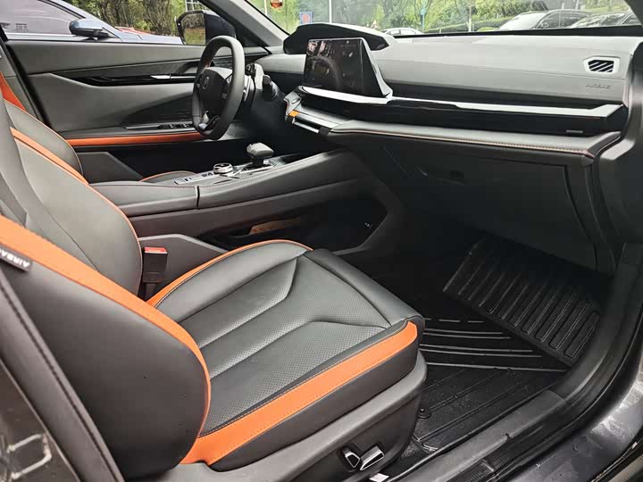Changan UNI-V 2023 1.5 T Premium — фото 10