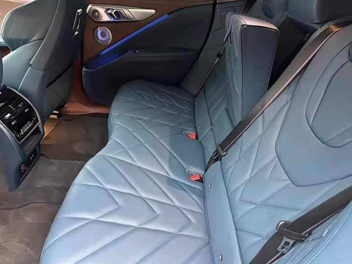 BMW XM 2023 Base — фото 9