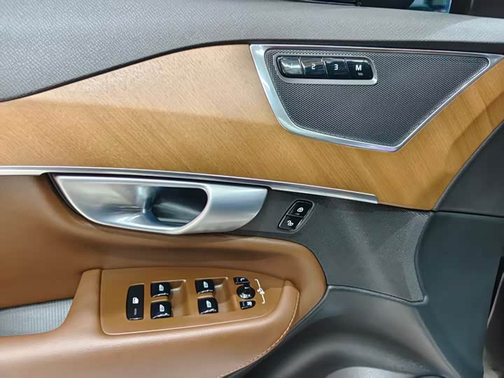 Volvo XC90 2024 B 5 — фото 19