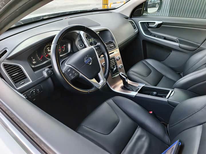 Volvo XC60 2015 T 5 — фото 11