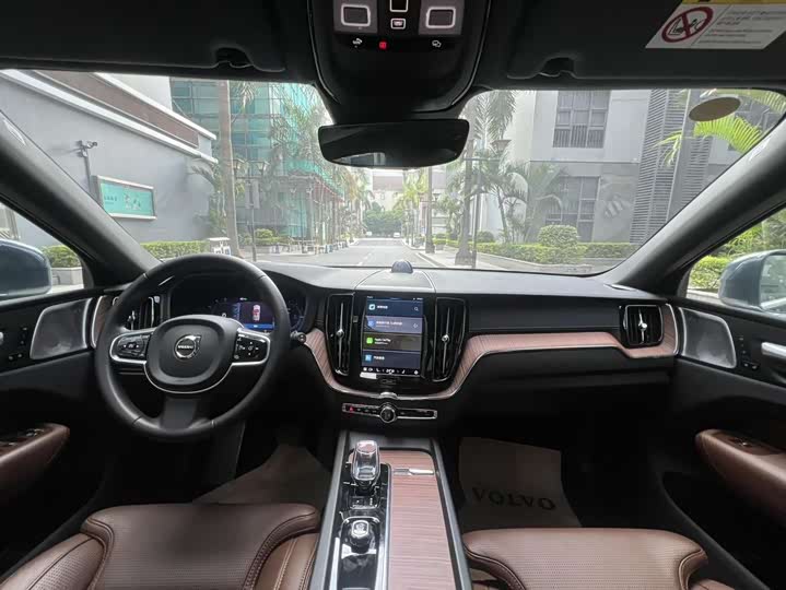 Volvo XC60 Hybrid 2025 Hybrid 4 WD — фото 5