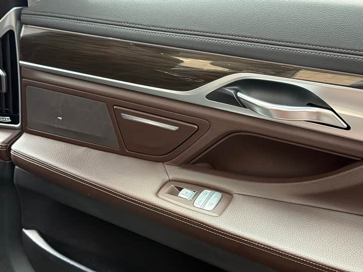 BMW 7 Series 730Li продвинутая — фото 18