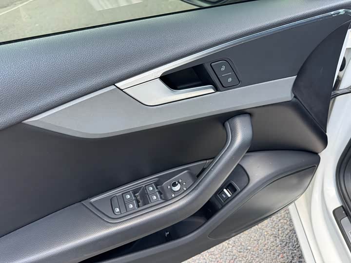 Audi A4L 40 TFSI базовая V — фото 12
