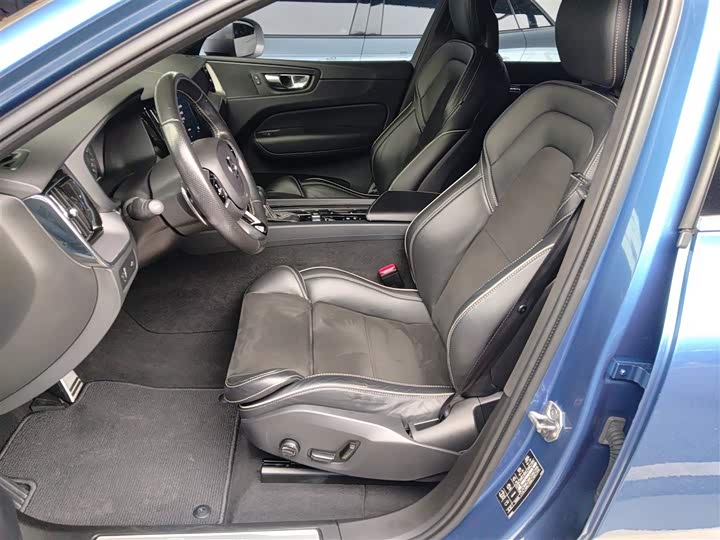 Volvo XC60 2018 T 5 4 WD — фото 11