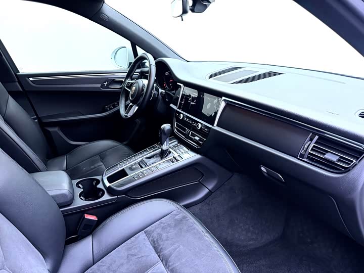 Porsche Macan 2020 Macan 2.0 T — фото 14