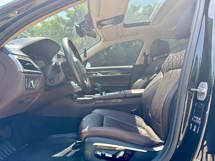 BMW 7 Series 730Li люкс — фото 8