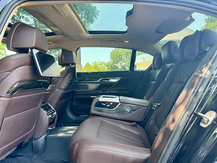 BMW 7 Series 730Li люкс — фото 12