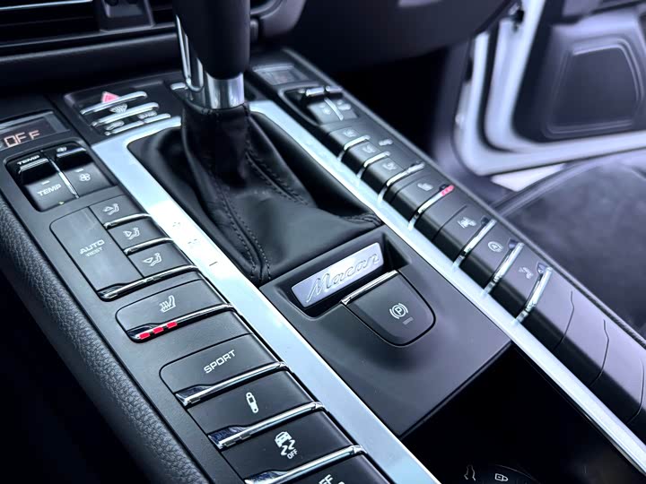 Porsche Macan 2020 Macan 2.0 T — фото 23