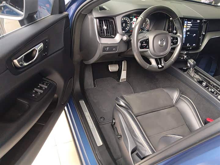 Volvo XC60 2018 T 5 4 WD — фото 12