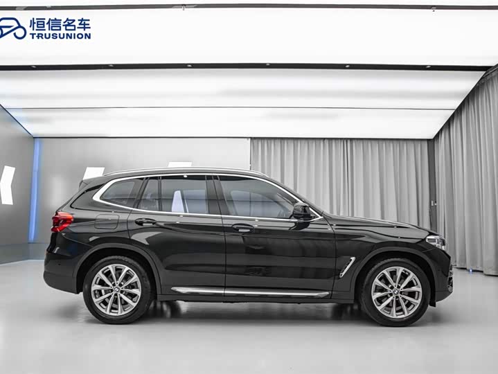 BMW X3 2018 x Drive 25i VI — фото 4