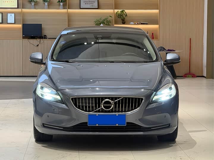 Volvo V40 2017 T 3 — фото 2