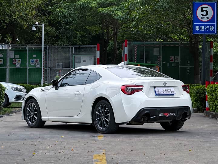 Toyota 86 2019 2.0 L AT — фото 5