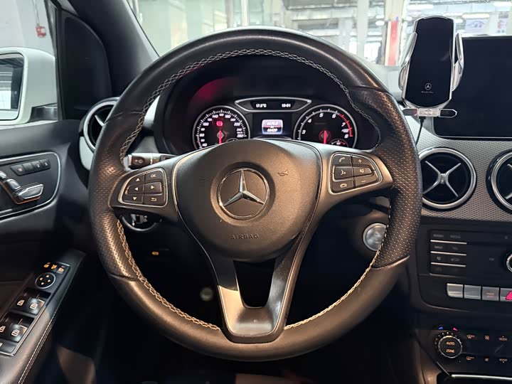Mercedes-Benz B-Class 2017 B 200 — фото 17