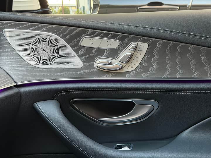 Mercedes-Benz CLS 2023 CLS 300 Luxury — фото 24