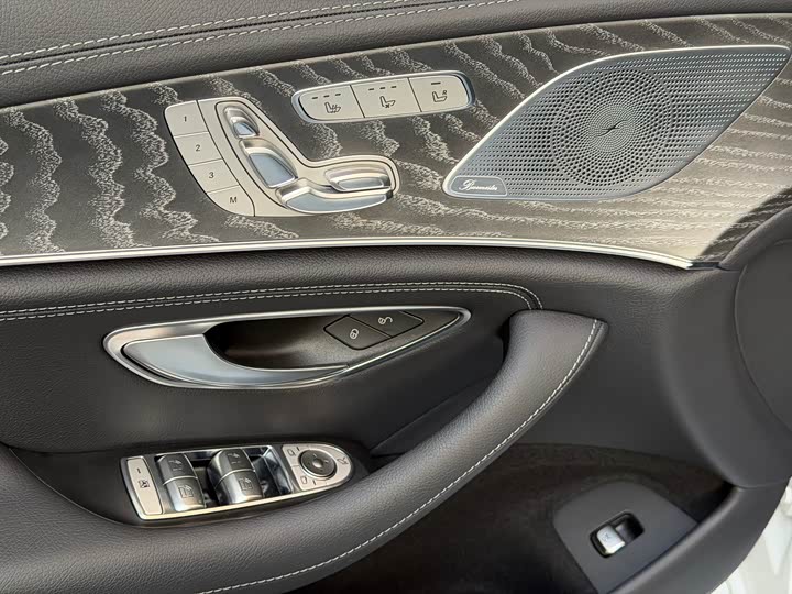Mercedes-Benz CLS 2023 CLS 300 Luxury — фото 17