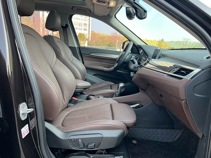 BMW X1 2018 x Drive 20 Li — фото 40