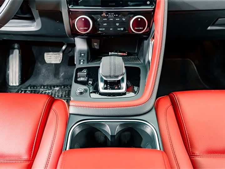 Jaguar E-PACE 2024 R-DYNAMIC S — фото 12