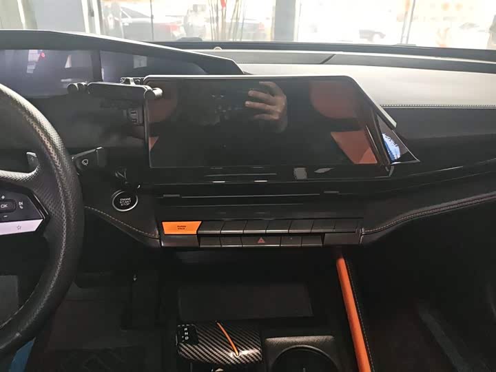 Changan UNI-V 2022 1.5 T Premium — фото 13
